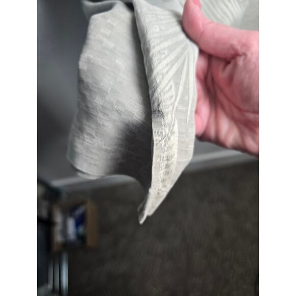 Tommy Bahama 100% Silk size xl wood buttons Hawaiian vacation wear gray - Picture 3 of 7